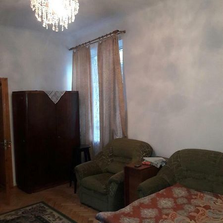 Квартира Між Вокзалом І Центром Lviv Eksteriør bilde